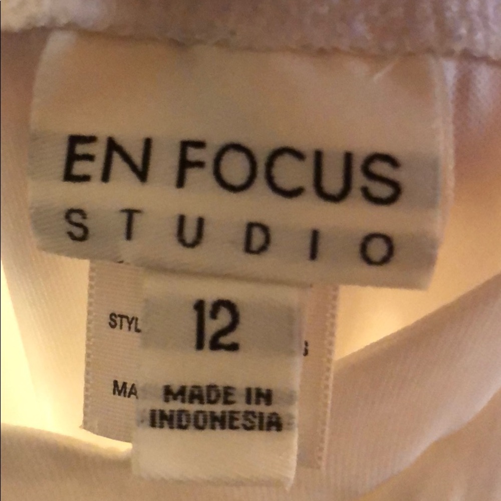 White en focus studio 12 dress